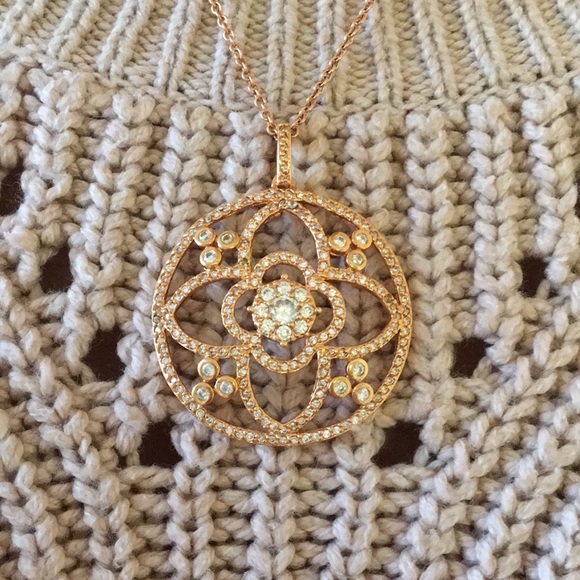 Alhambra Mandala Necklace - Picture 3 of 9